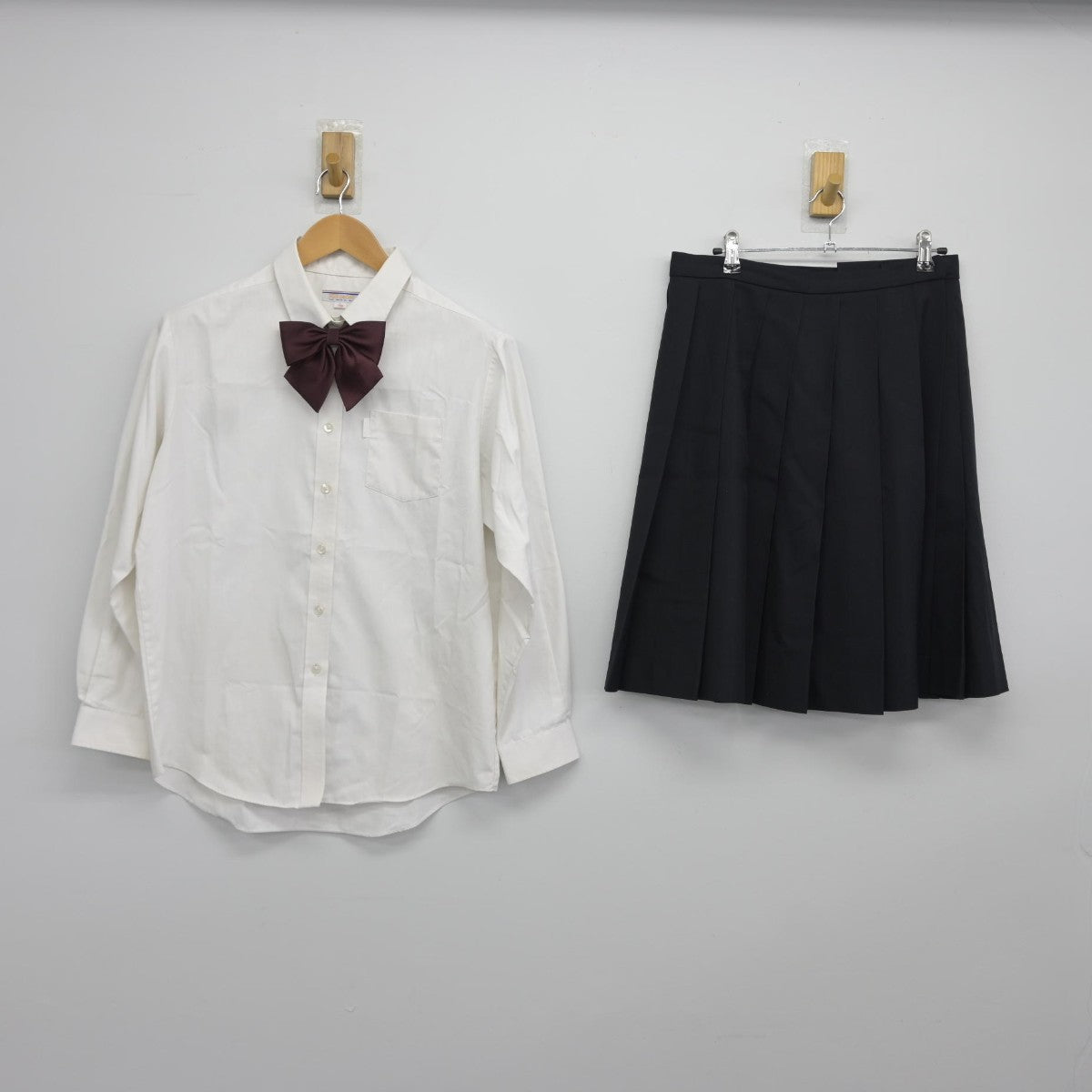 【中古】埼玉県 埼玉栄高等学校 女子制服 6点（ブレザー・ニット・シャツ・スカート）sf037593