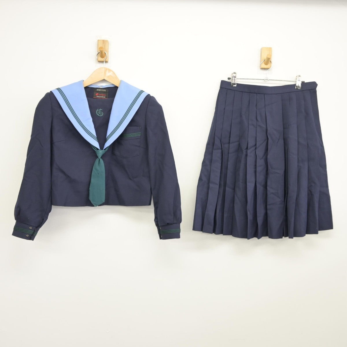 【中古】大阪府 五箇荘中学校 女子制服 3点（セーラー服・スカート）sf037611