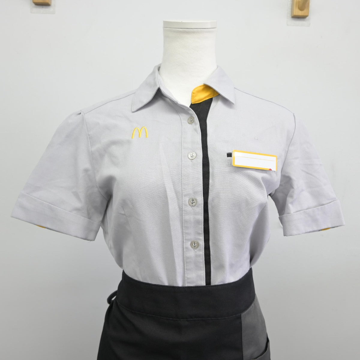 【中古】 マクドナルド 女子制服 4点（シャツ・ズボン・エプロン / サロン）sf037619