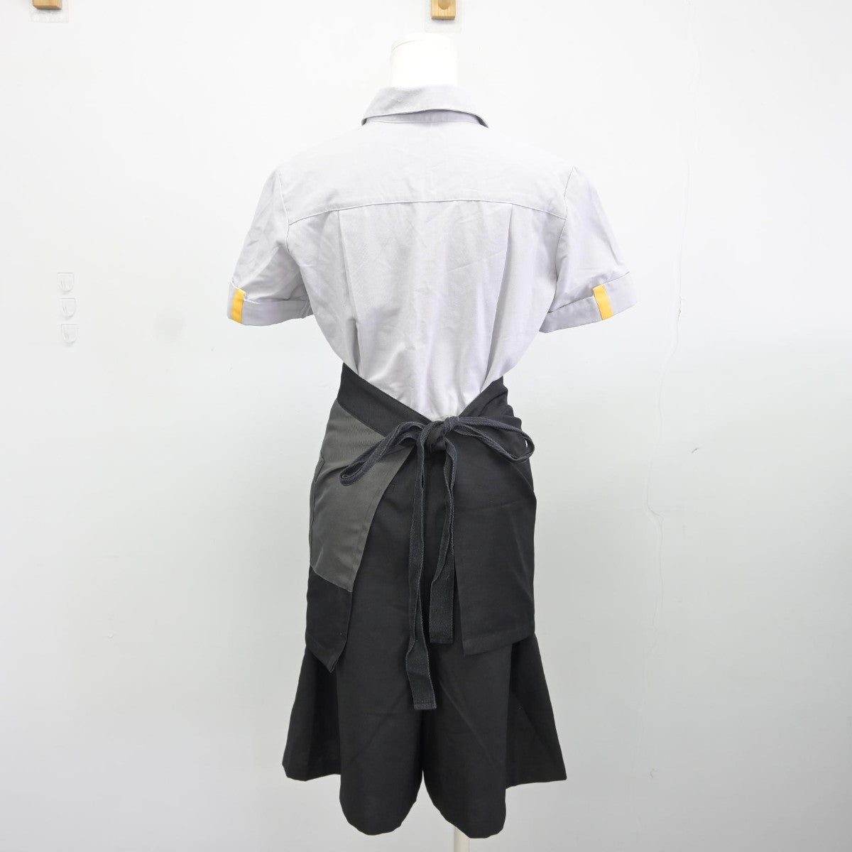 【中古】 マクドナルド 女子制服 4点（シャツ・ズボン・エプロン / サロン）sf037619