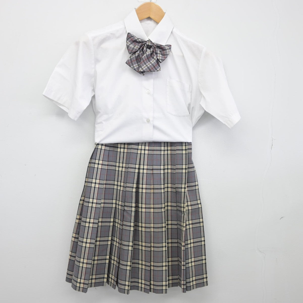 【中古】北海道 北海道芸術高等学校 女子制服 3点（シャツ・スカート）sf037666