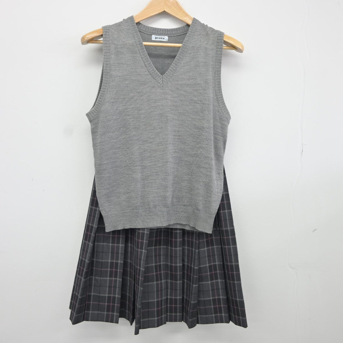 【中古】東京都 船橋希望中学校 女子制服 2点（ニットベスト・スカート）sf037688