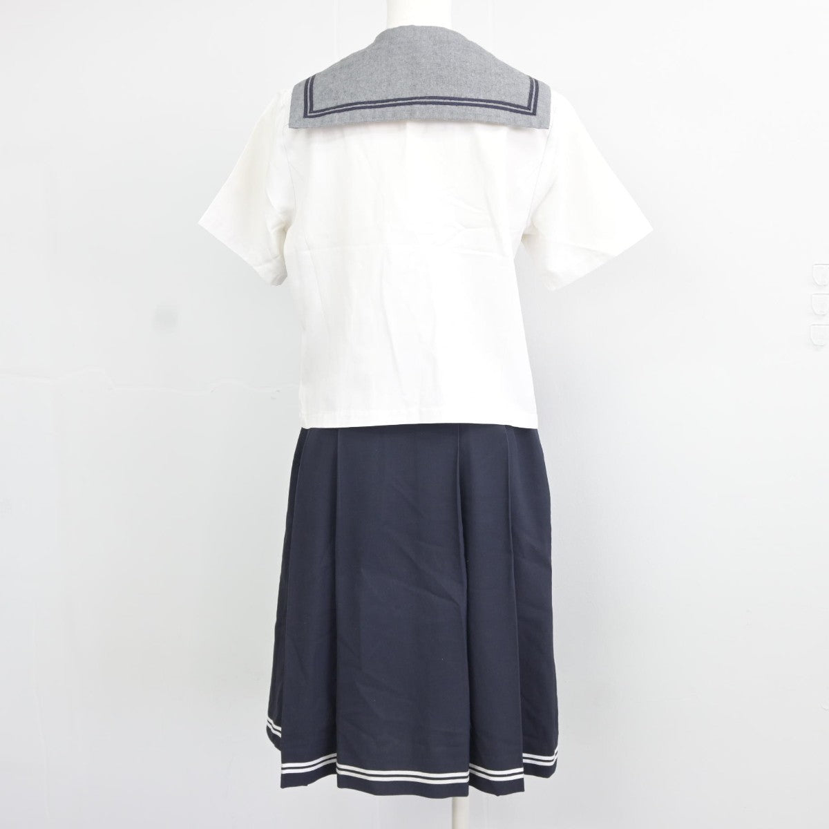 【中古】愛媛県 済美高等学校 女子制服 3点（セーラー服・スカート）sf037731