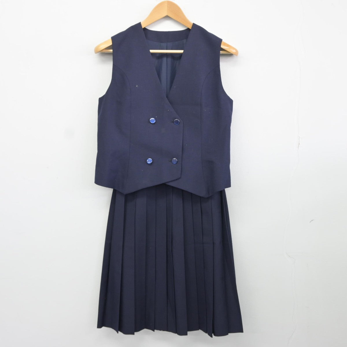 【中古】埼玉県 前原中学校 女子制服 2点（ベスト・スカート）sf037740