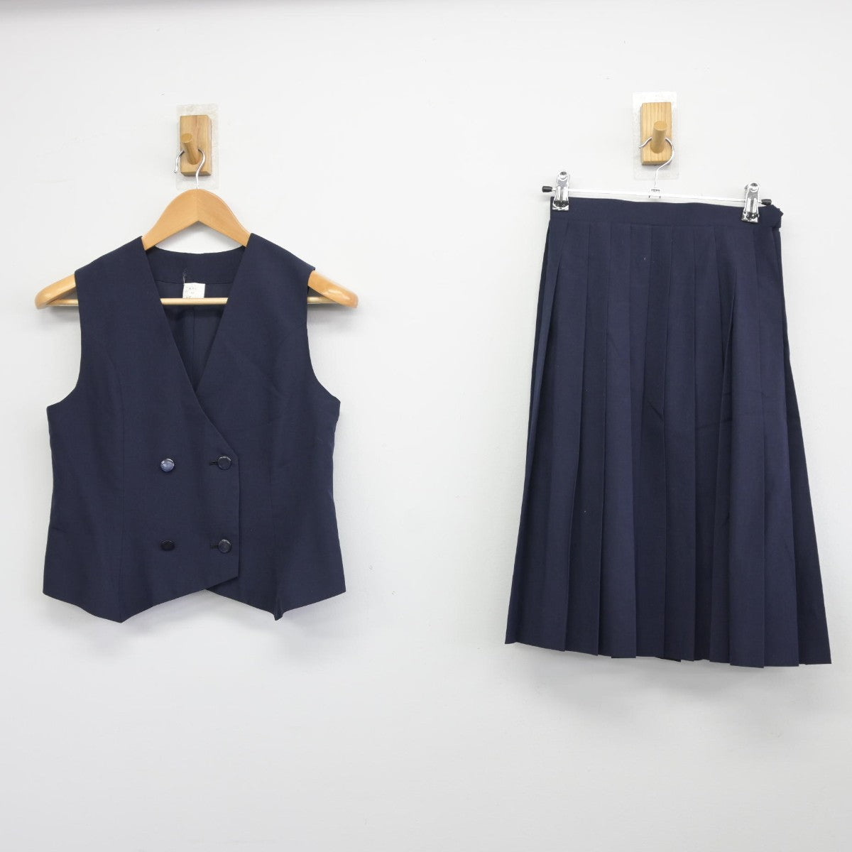 【中古】埼玉県 前原中学校 女子制服 2点（ベスト・スカート）sf037741