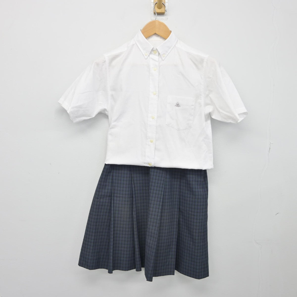 【中古】京都府 嵯峨中学校 女子制服 2点（シャツ・スカート）sf037770