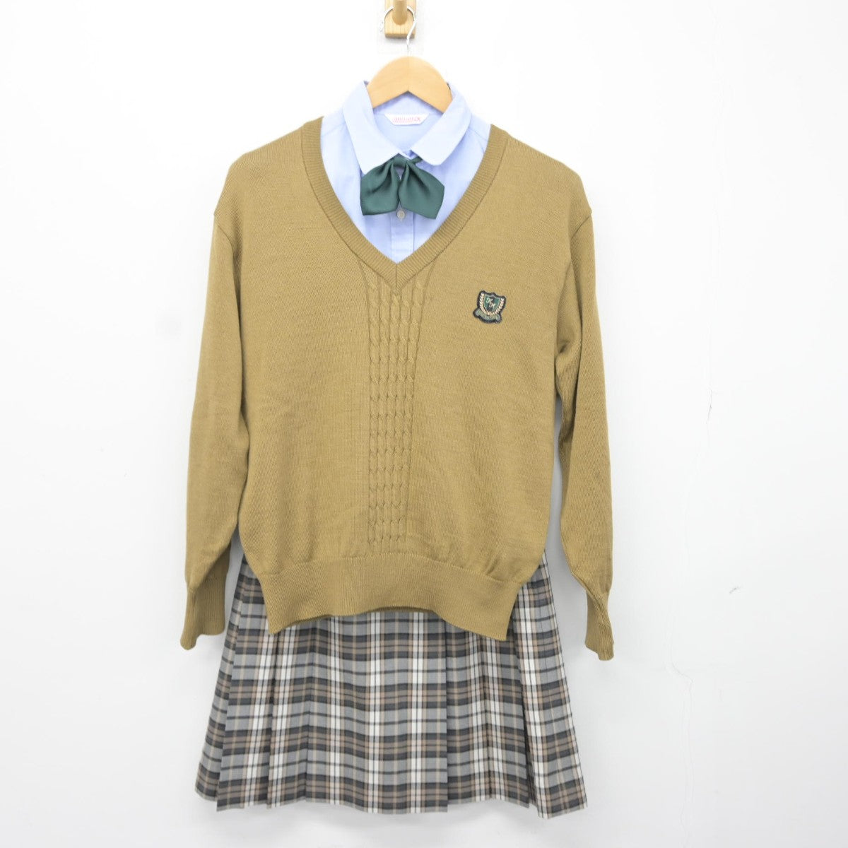 【中古】東京都 錦城高等学校 女子制服 4点（ニット・シャツ・スカート）sf037795