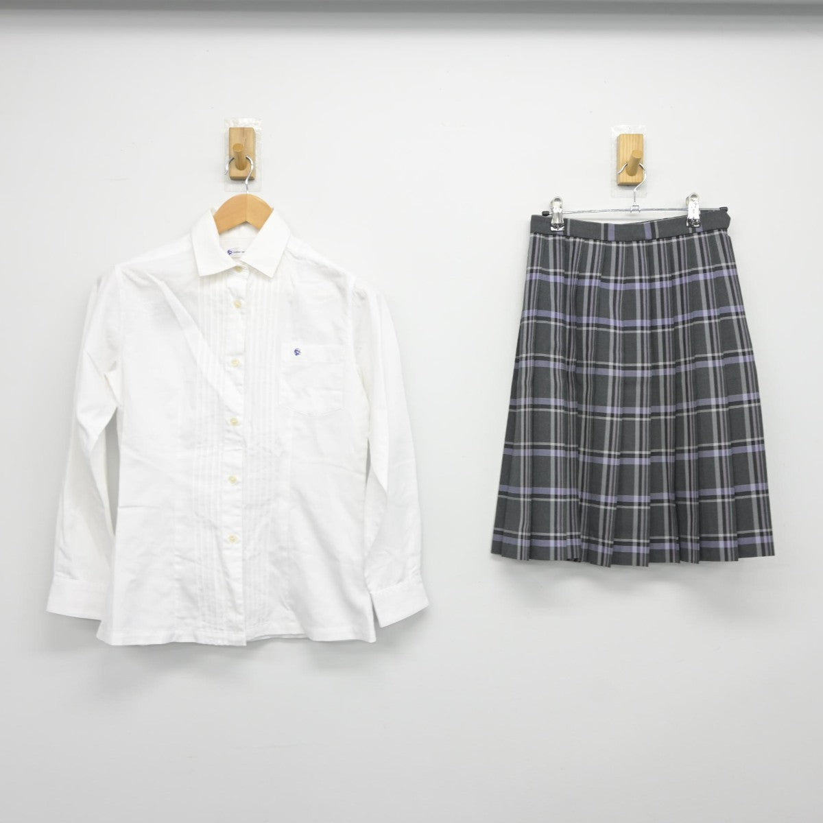 【中古】大阪府 関西大学高等部 女子制服 2点（シャツ・スカート）sf037832