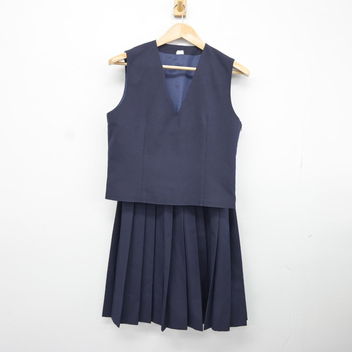 【中古】長崎県 淵中学校 女子制服 2点（ベスト・スカート）sf037834