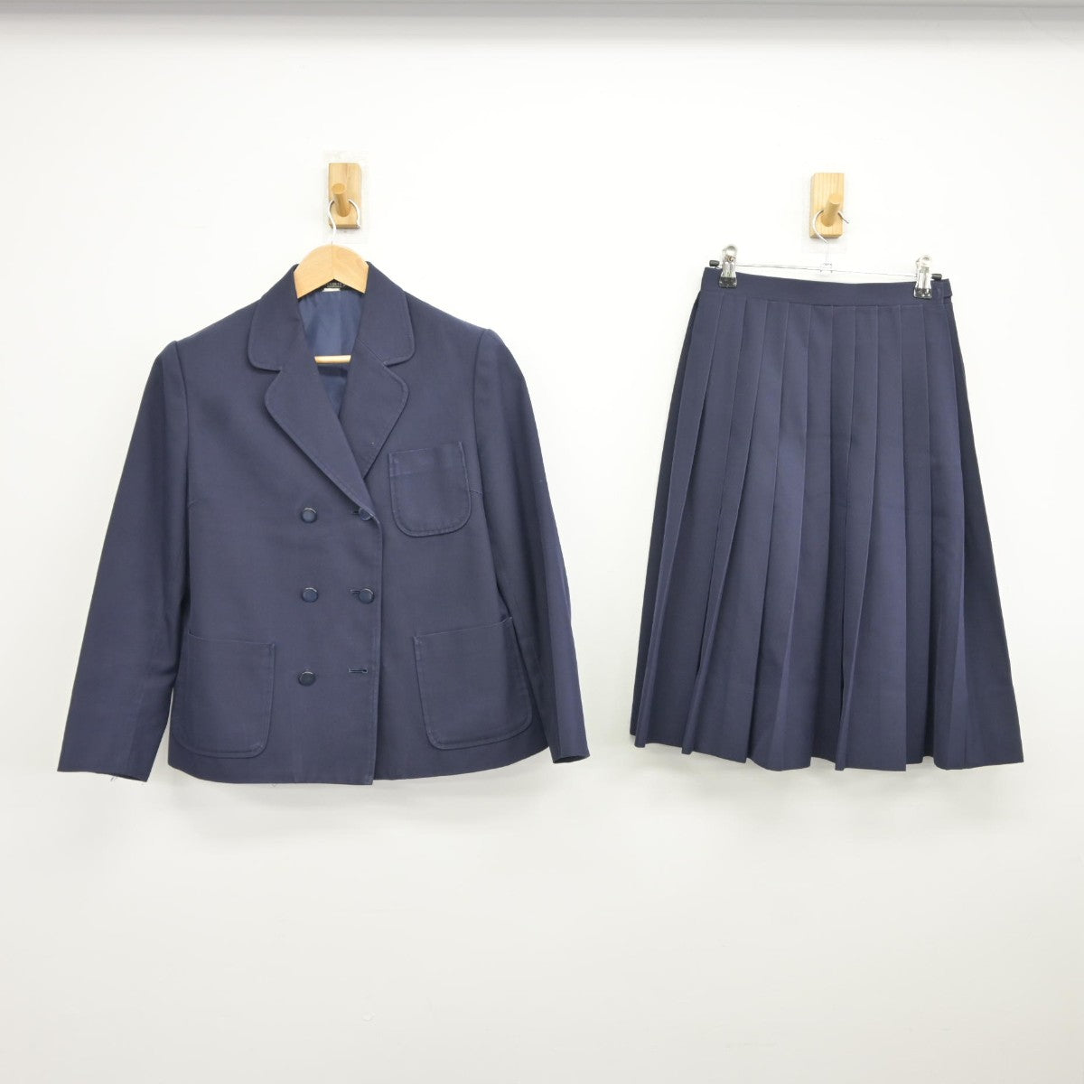 【中古】長崎県 淵中学校 女子制服 2点（ブレザー・スカート）sf037835