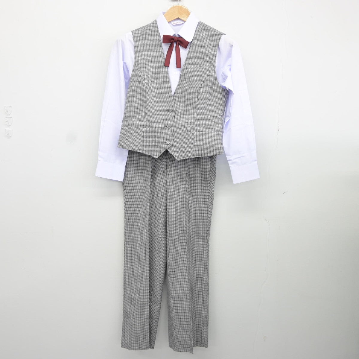 【中古】北海道 旭中学校 女子制服 7点（ブレザー・シャツ・ベスト・ズボン）sf037878