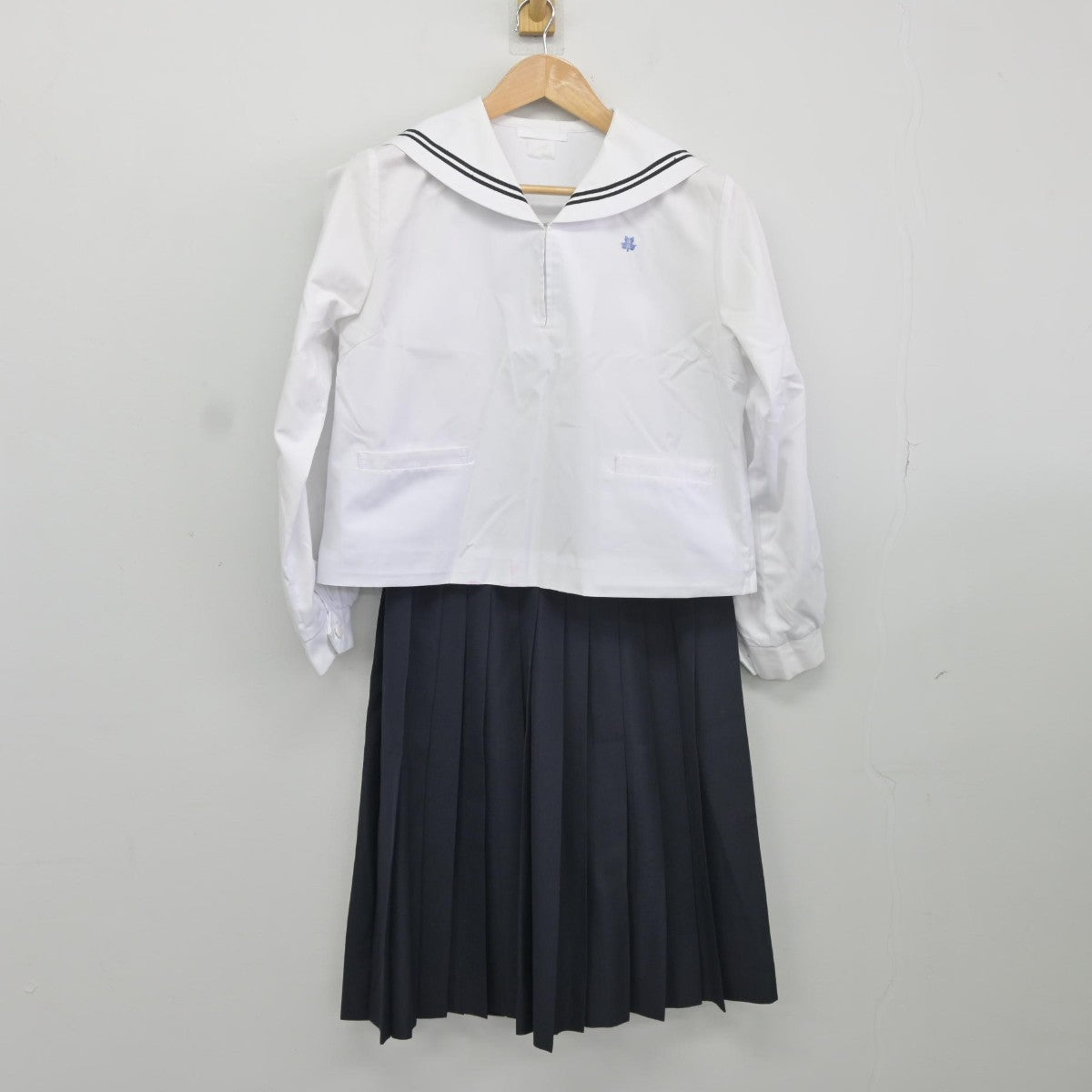 【中古】青森県 八戸東高等学校 女子制服 3点（シャツ・スカート）sf037960