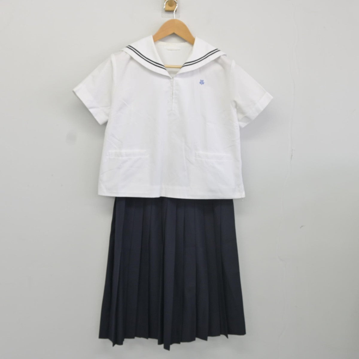 【中古】青森県 八戸東高等学校 女子制服 3点（シャツ・スカート）sf037960