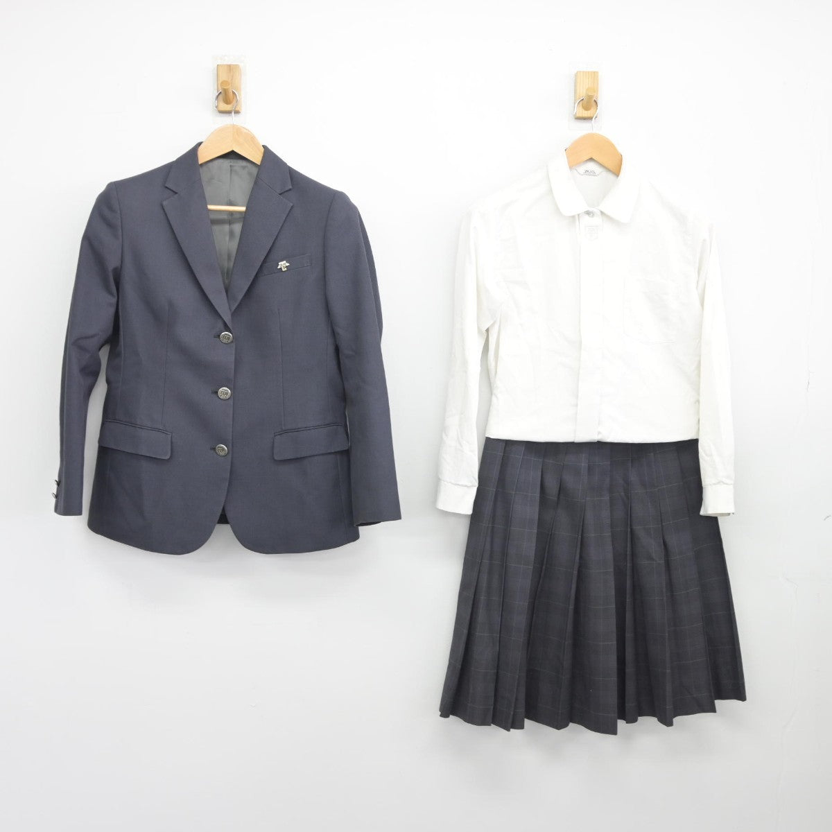 【中古】三重県 津商業高等学校 女子制服 4点（ブレザー・シャツ・スカート）sf037972