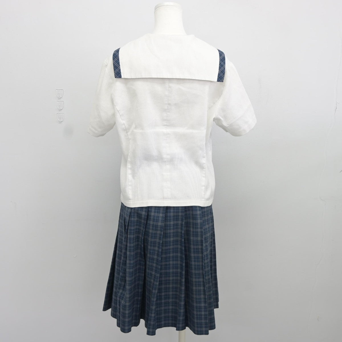 【中古】三重県 津商業高等学校 女子制服 4点（セーラー服・スカート）sf037973