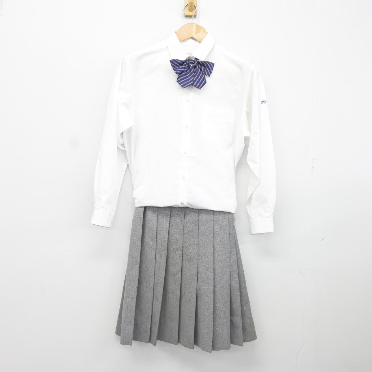 【中古】神奈川県 平塚学園高等学校 女子制服 4点（シャツ・ニット・スカート）sf037985