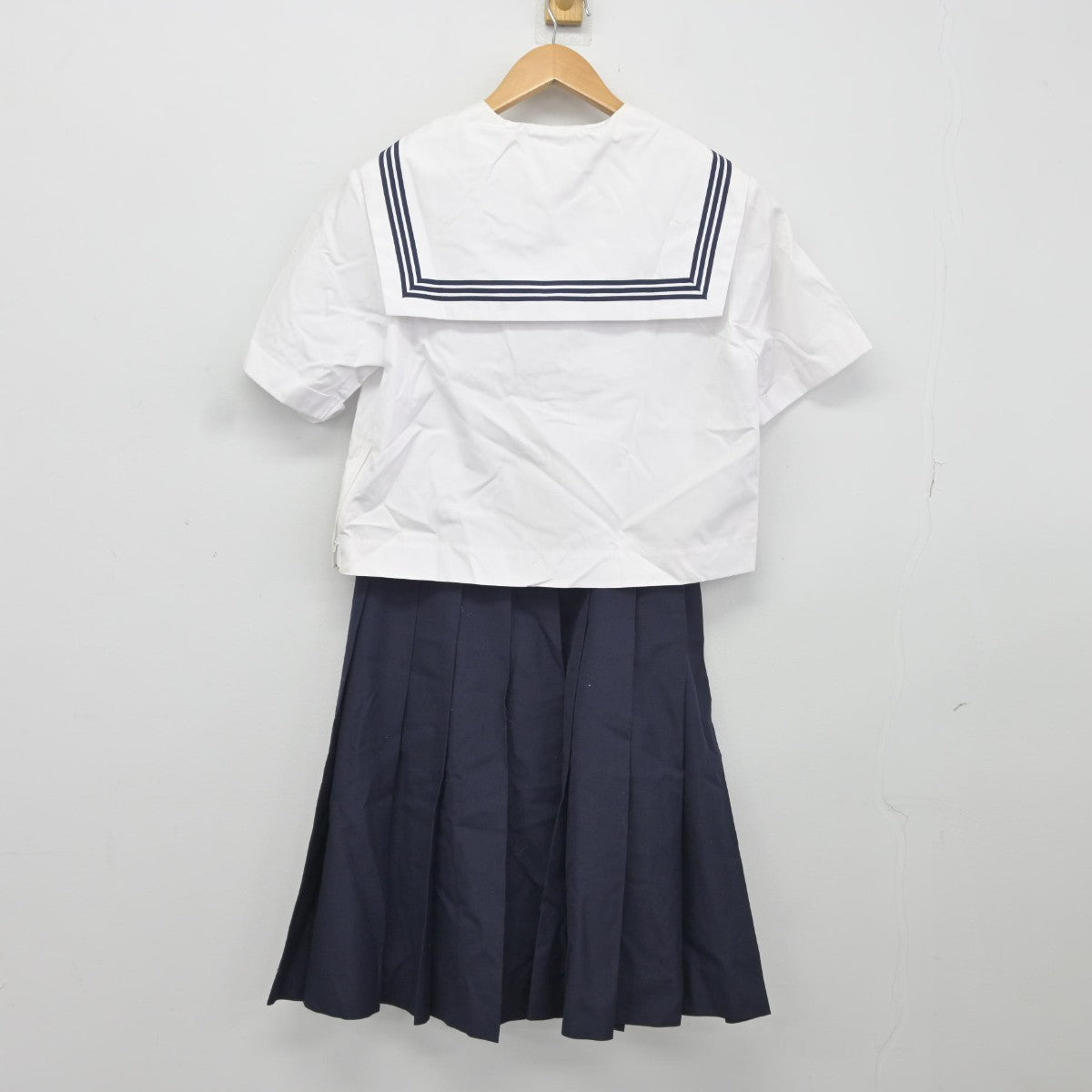 【中古】群馬県 塚沢中学校 女子制服 2点（セーラー服・スカート）sf038007