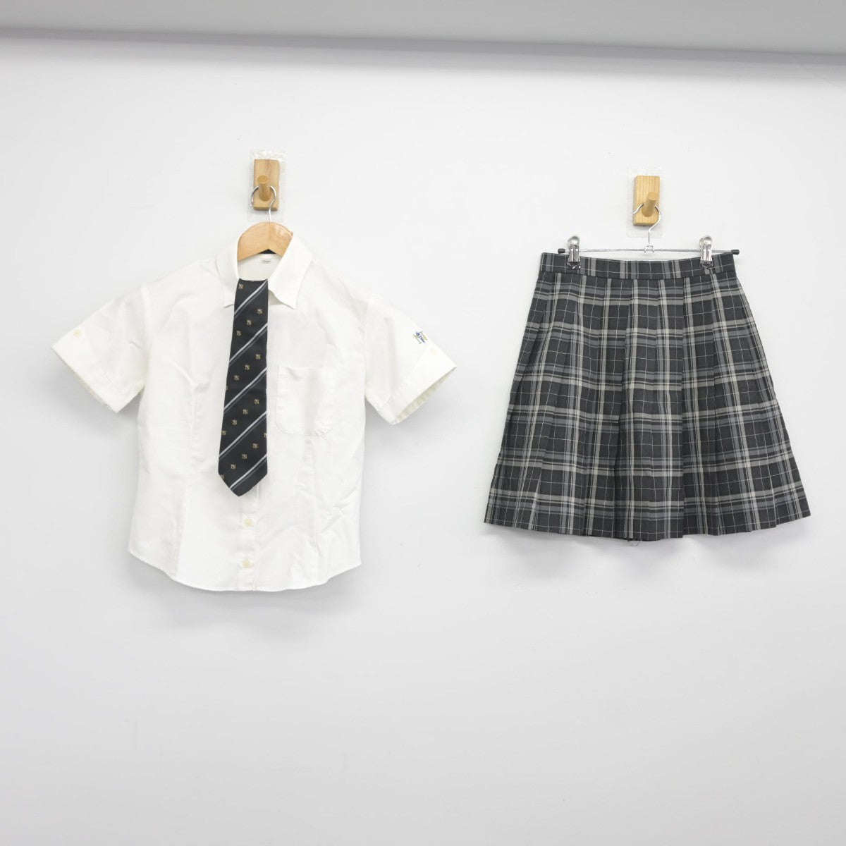 【中古】三重県 桜丘中学校・高等学校 女子制服 3点（シャツ・スカート）sf038011