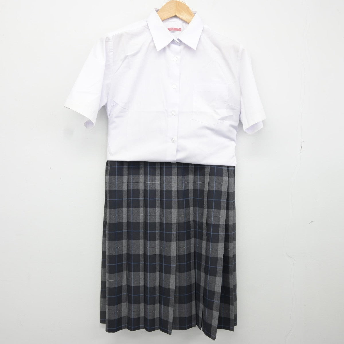 【中古】埼玉県 潮止中学校 女子制服 2点（シャツ・スカート）sf038048