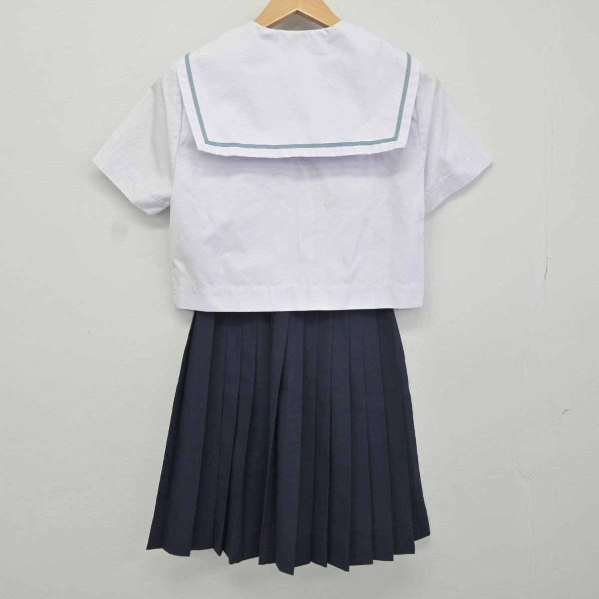 【中古】和歌山県 西和中学校 女子制服 2点（セーラー服・スカート）sf038053