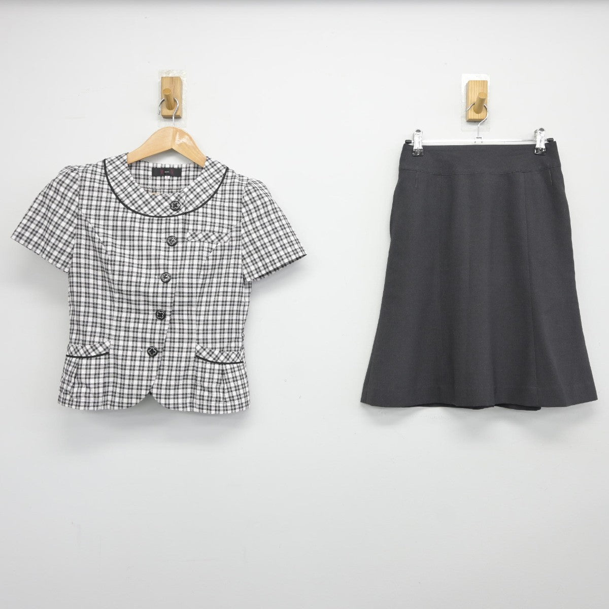 【中古】 事務服 女子制服 2点（シャツ・スカート）sf038063