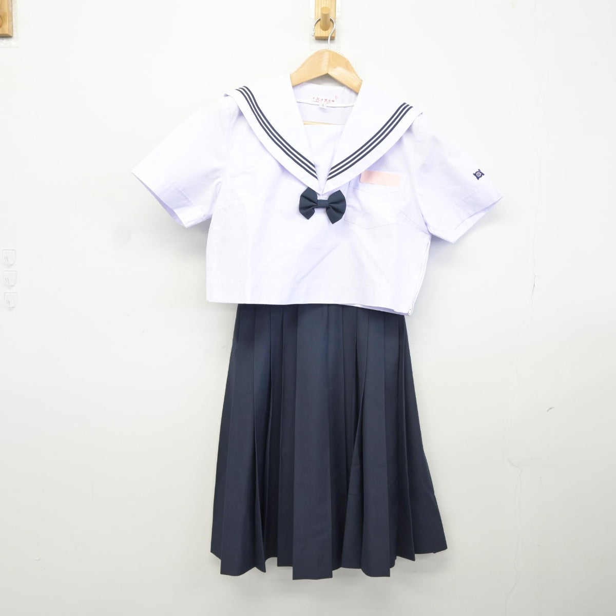 【中古】福岡県 春日野中学校 女子制服 2点（セーラー服・スカート）sf038081