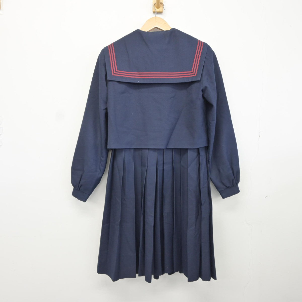 【中古】福岡県 春日野中学校 女子制服 3点（セーラー服・ジャンパースカート）sf038085