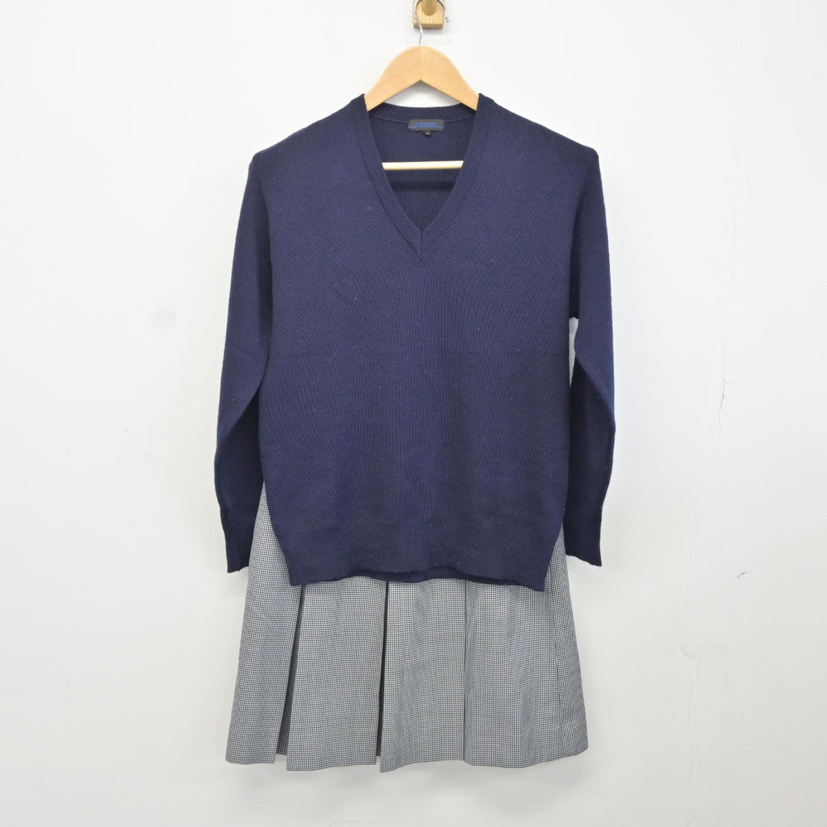 【中古】千葉県 山王中学校 女子制服 2点（ニット・スカート）sf038097