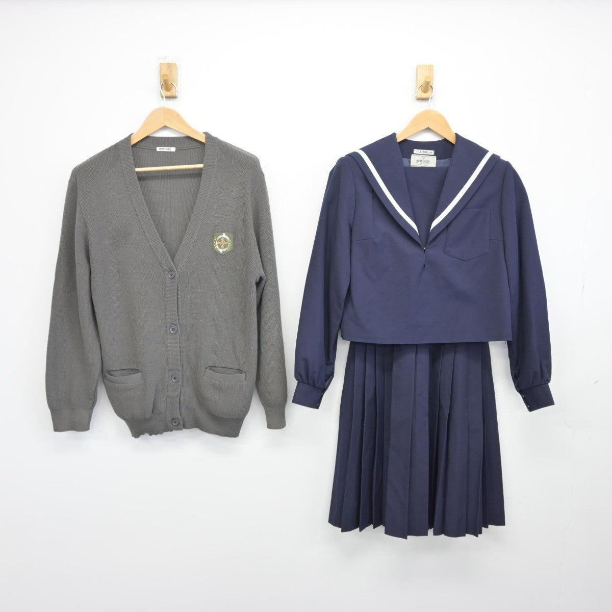 【中古】愛知県 刈谷北高等学校 女子制服 3点（ニット・セーラー服・スカート）sf038104