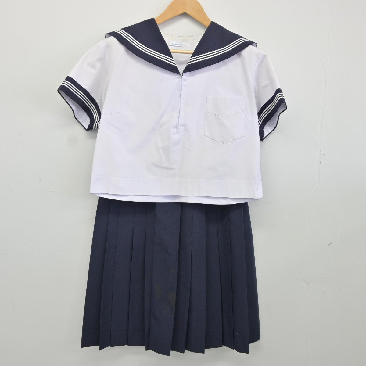 【中古】おお 富田林高等学校 女子制服 2点（セーラー服・スカート）sf038127