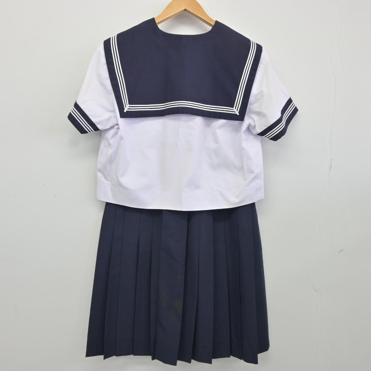 【中古】おお 富田林高等学校 女子制服 2点（セーラー服・スカート）sf038127