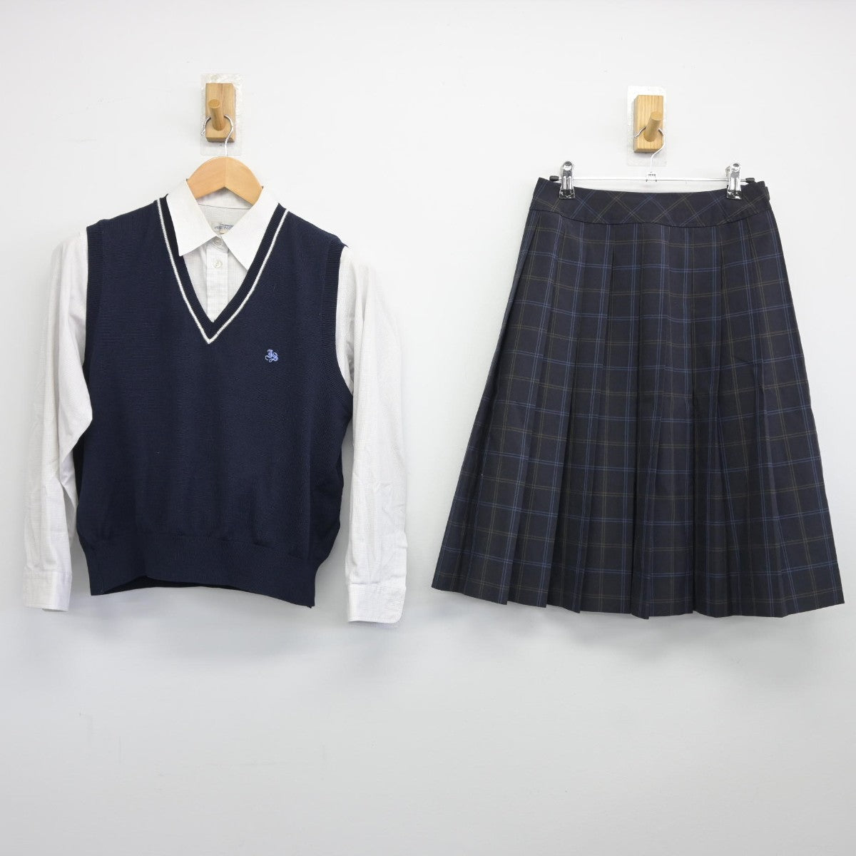 中古】静岡県 池新田高等学校 女子制服 3点（ニットベスト・シャツ