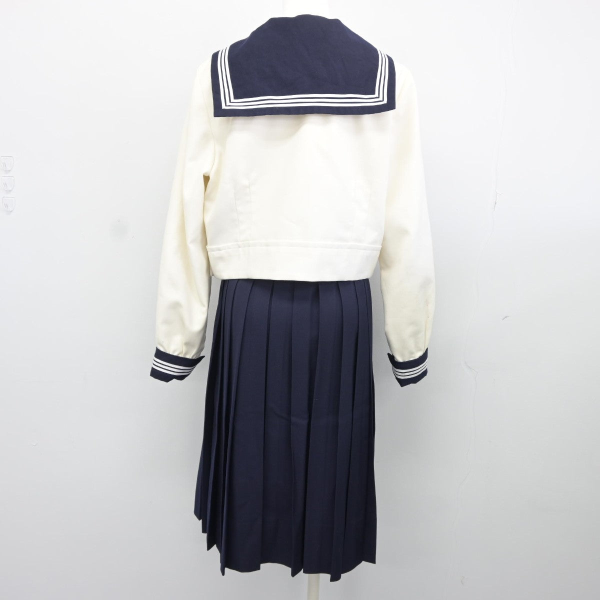 【中古】東京都 私立東京女学館高等学校 女子制服 3点（セーラー服・スカート）sf038132