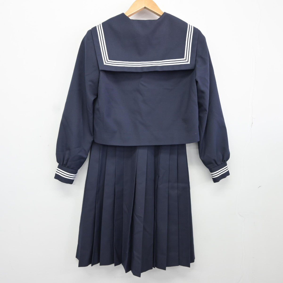 【中古】静岡県 磐田市立城山中学校 女子制服 2点（セーラー服・スカート）sf038141