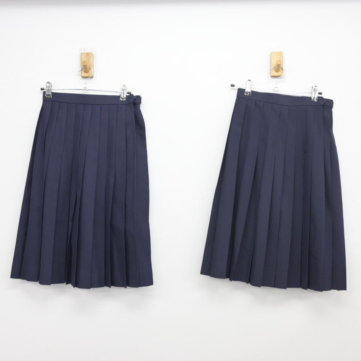 【中古】富山県 石動中学校 女子制服 2点（スカート）sf038244