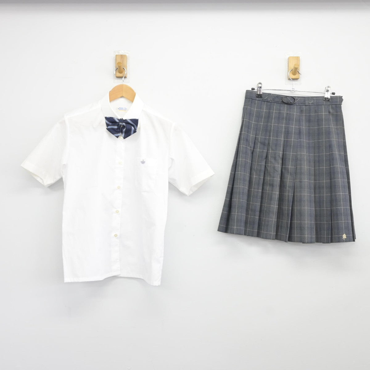 【中古】新潟県 柏崎工業高等学校 女子制服 3点（シャツ・スカート）sf038258