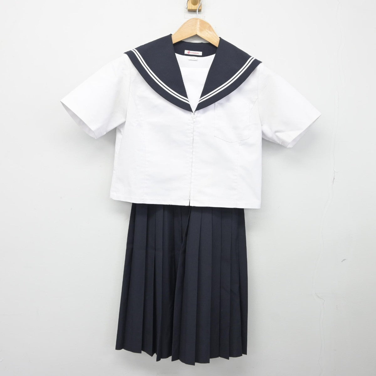 【中古】岐阜県 土岐津中学校 女子制服 2点（セーラー服・スカート）sf038301