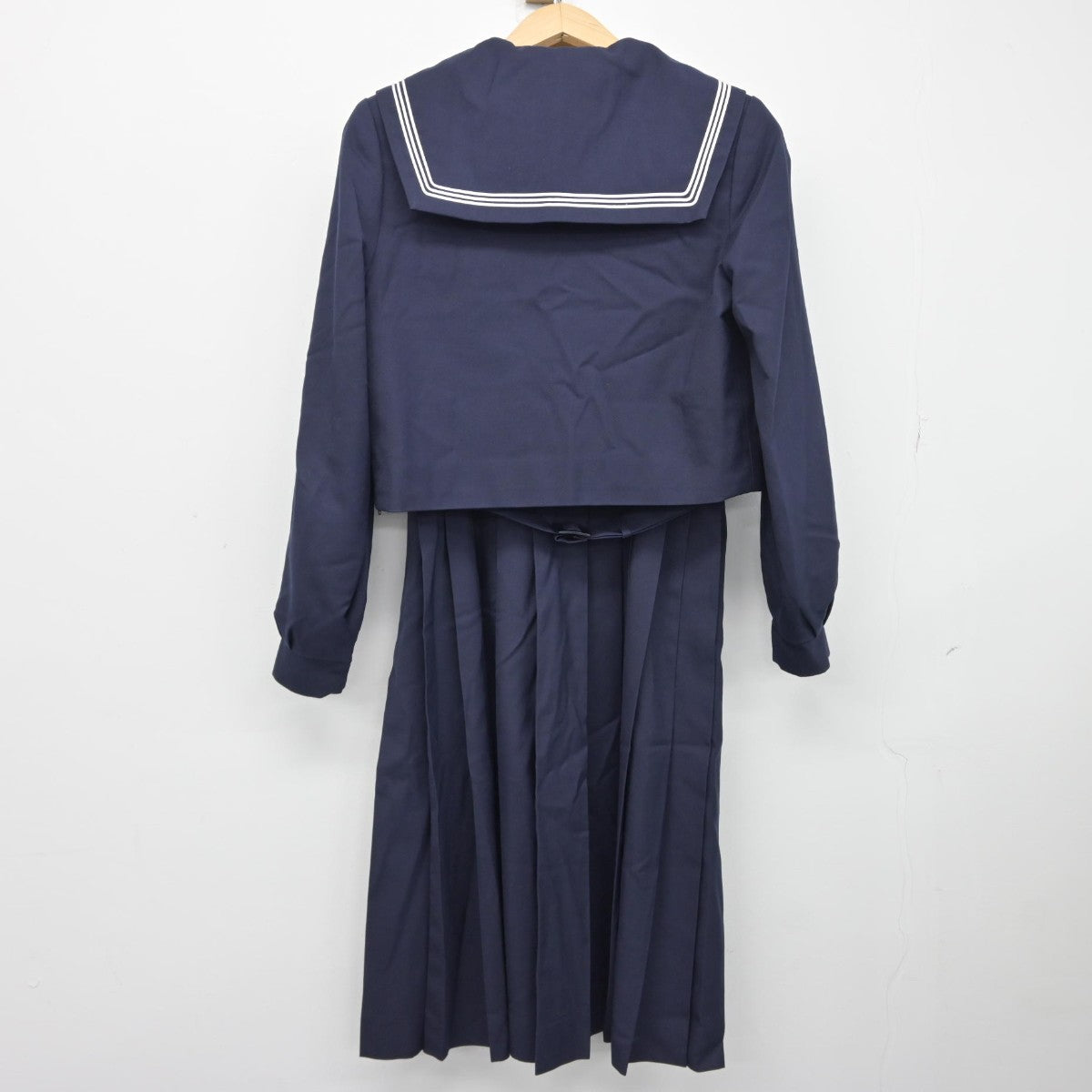 【中古】福岡県 箱崎清松中学校 女子制服 3点（セーラー服・ジャンパースカート）sf038308