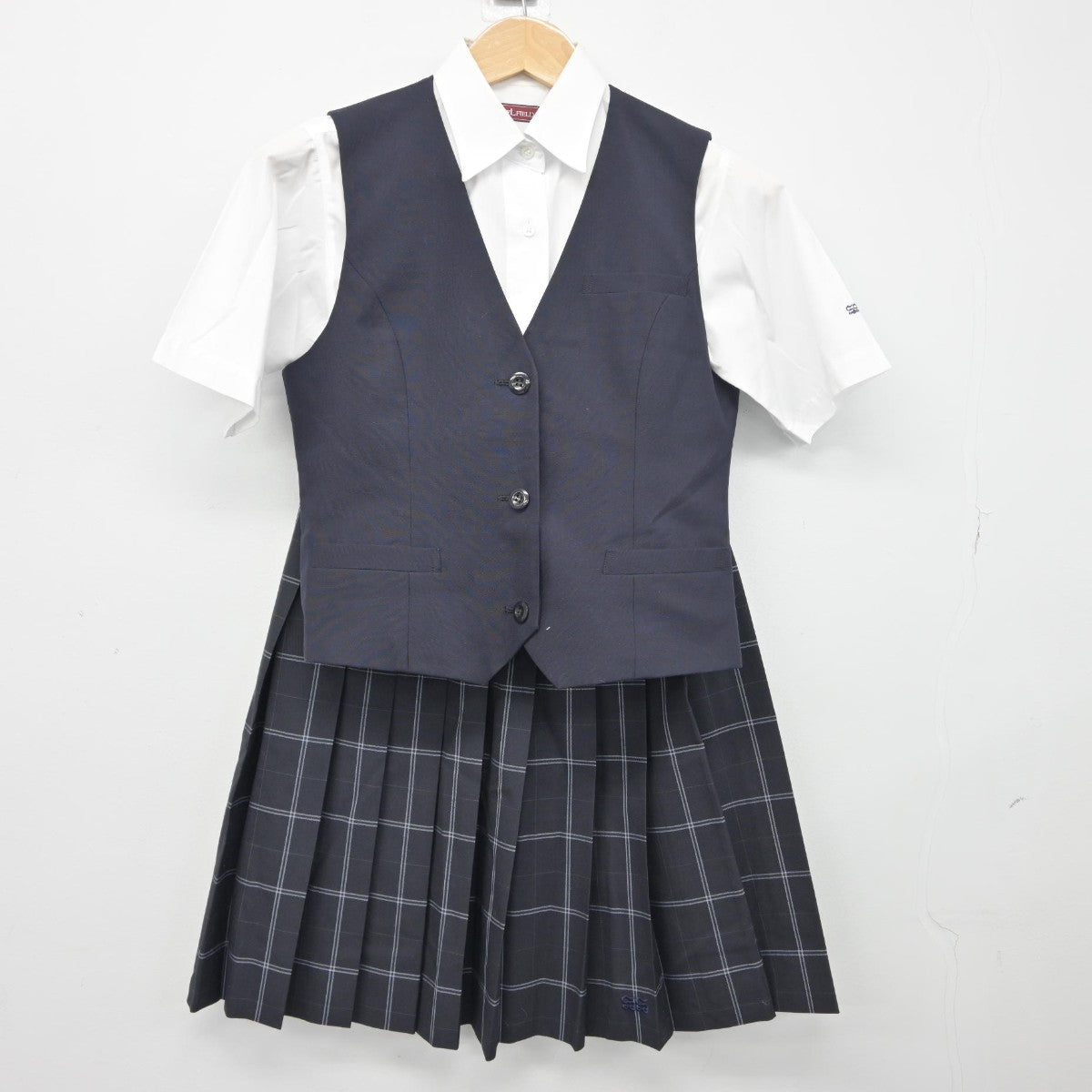 【中古】東京都 芝商業高等学校 女子制服 3点（ベスト・シャツ・スカート）sf038319