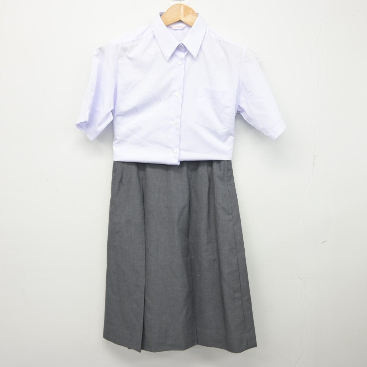 【中古】千葉県 木更津波岡中学校 女子制服 3点（シャツ・スカート）sf038328