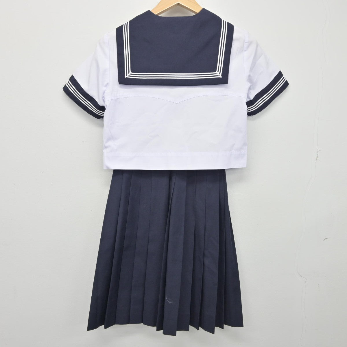 【中古】東京都 豊島岡女子学園 女子制服 2点（セーラー服・スカート）sf038339