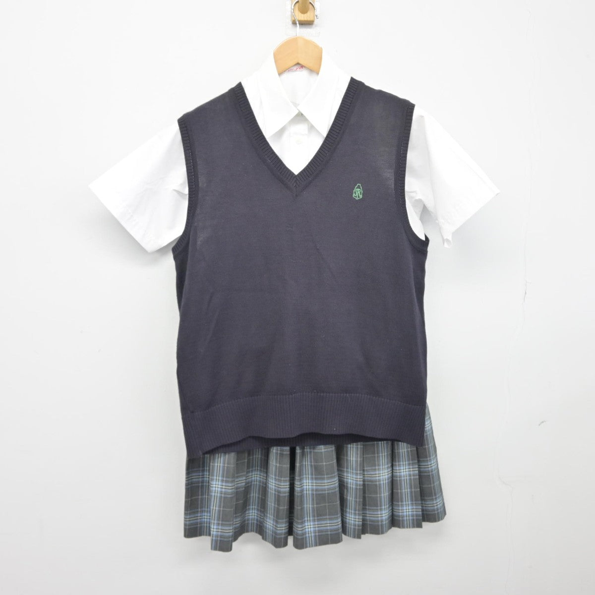 【中古】神奈川県 横浜翠陵高等学校 女子制服 3点（ニットベスト・シャツ・スカート）sf038370