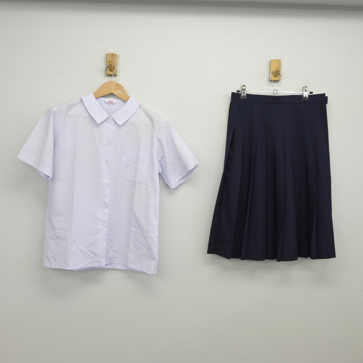 【中古】新潟県 十日町中学校 女子制服 3点（ブレザー・シャツ・スカート）sf038423