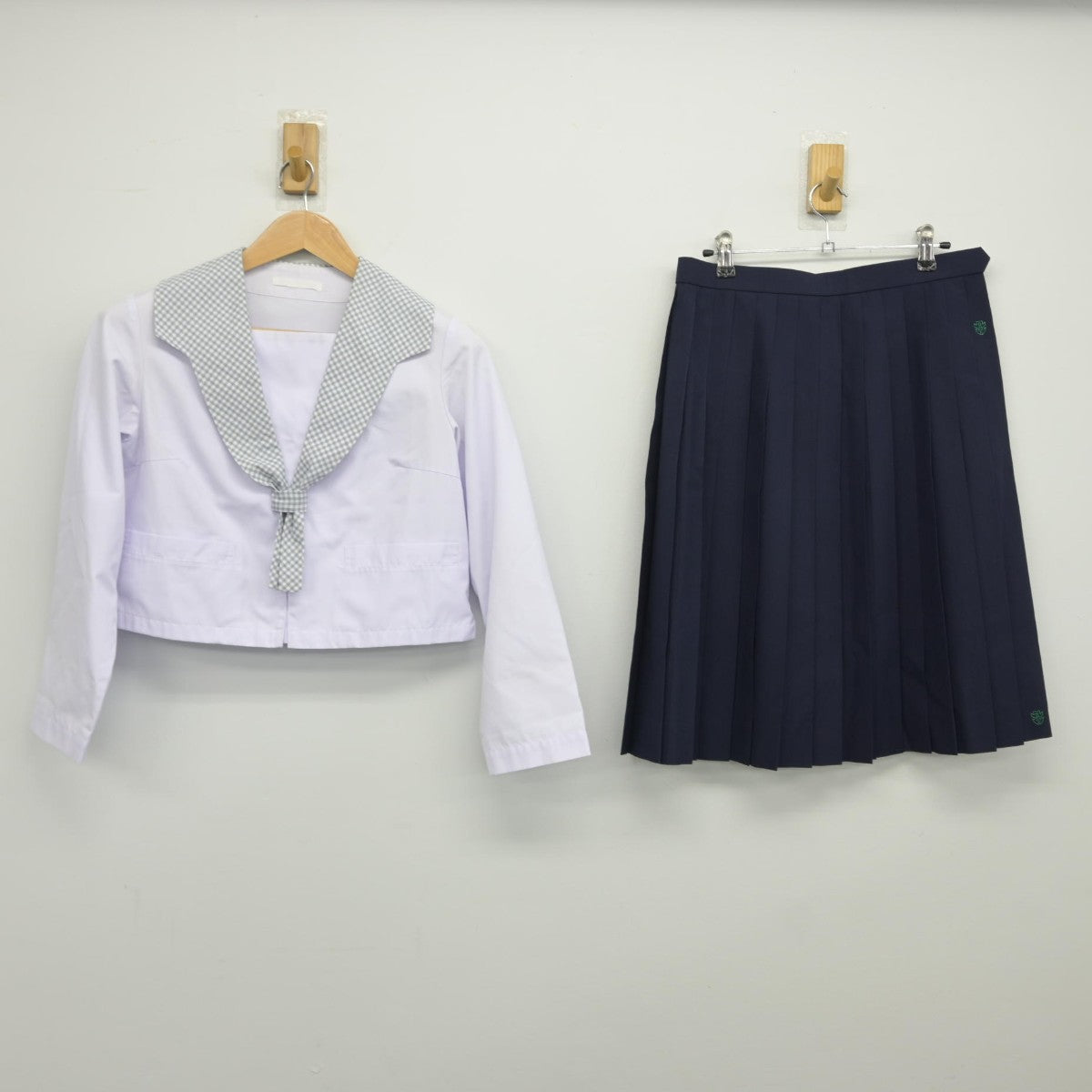 【中古】岐阜県 多治見北高等学校 女子制服 2点（セーラー服・スカート）sf038428