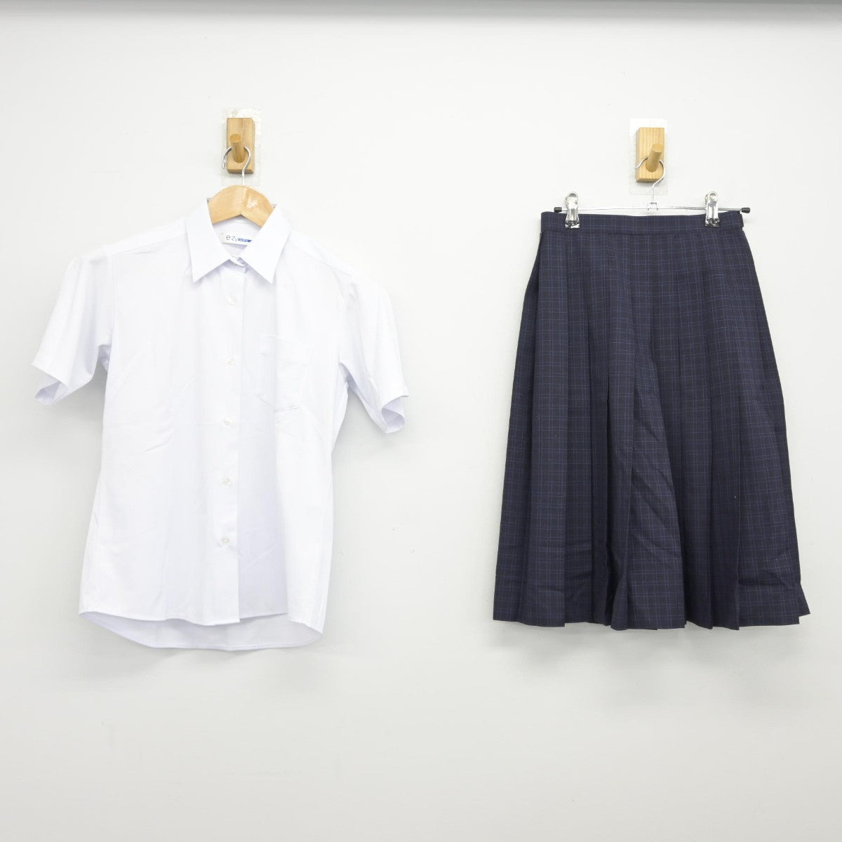 【中古】福岡県 福岡市内中学新標準服 女子制服 2点（シャツ・スカート）sf038488