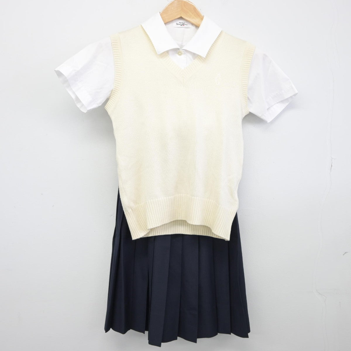 【中古】東京都 普連土学園中学校 女子制服 3点（ニットベスト・シャツ・スカート）sf038498