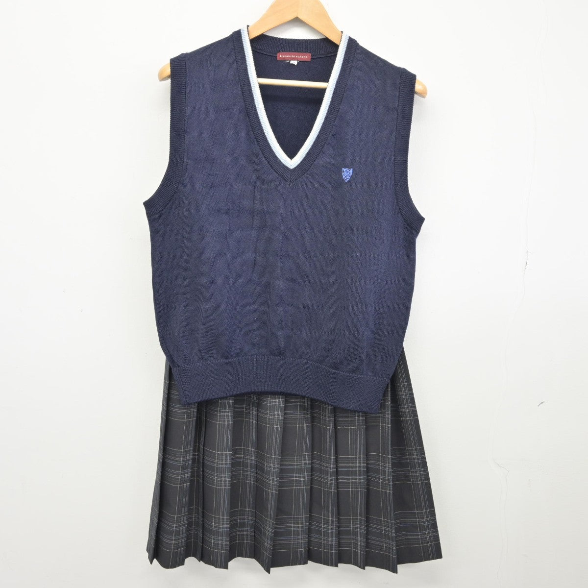 【中古】愛媛県 聖カタリナ学園高等学校 /旧モデル 女子制服 2点（ニットベスト・スカート）sf038520