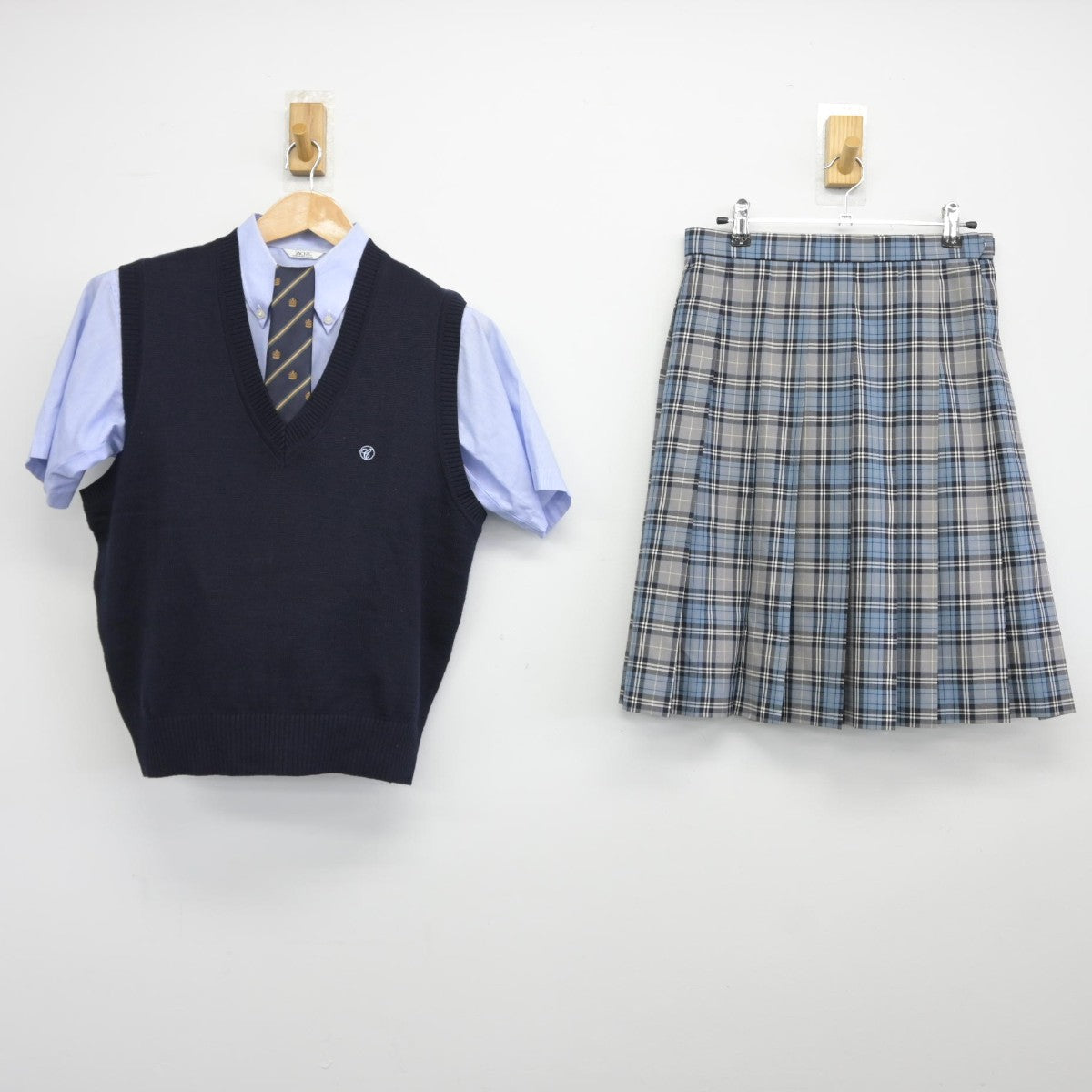 【中古】東京都 千早高等学校 女子制服 5点（ニットベスト・シャツ・スカート）sf038523