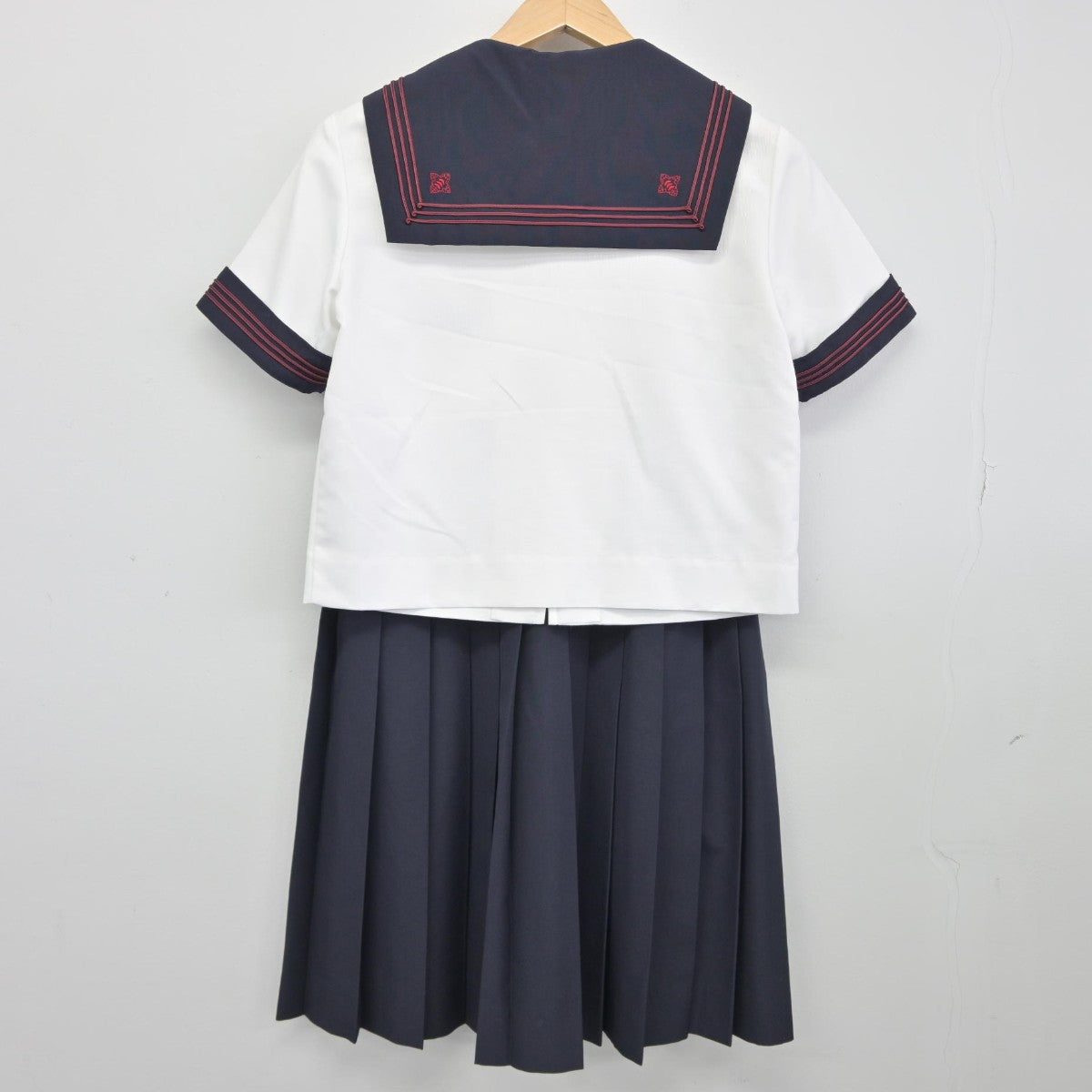 【中古】東京都 日本大学豊山女子中学校 女子制服 2点（セーラー服・スカート）sf038531