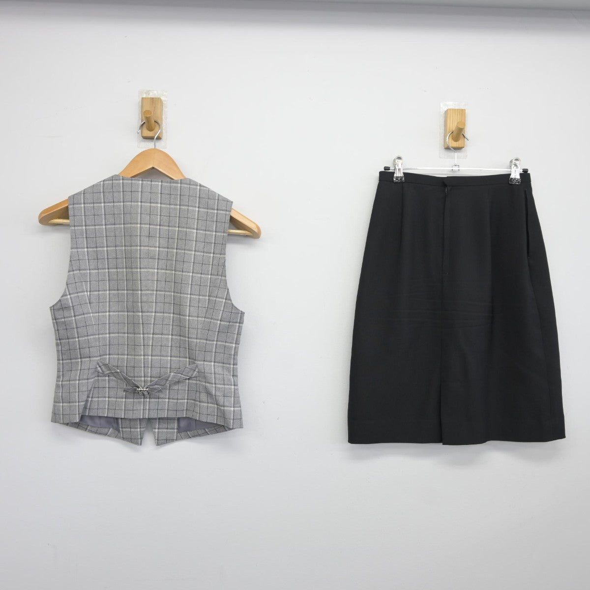 【中古】 一般事務服 女子制服 2点（ベスト・スカート）sf038550